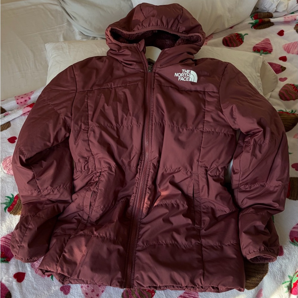 The North Face Girl’s Puffer Jacket in Rust/Burgundy - Picture 6 of 12